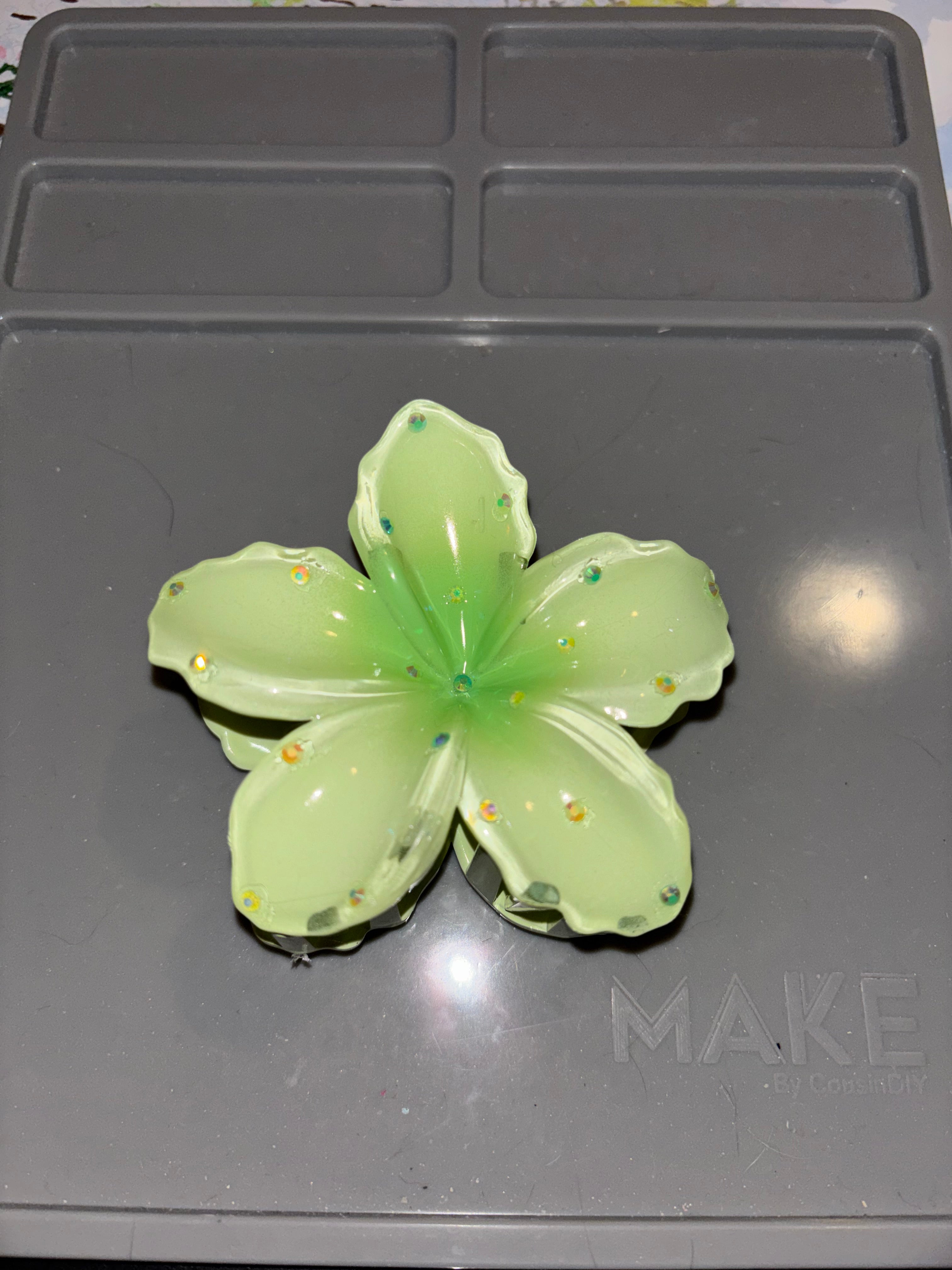 Rhinestone lily flower claw clip GREEN